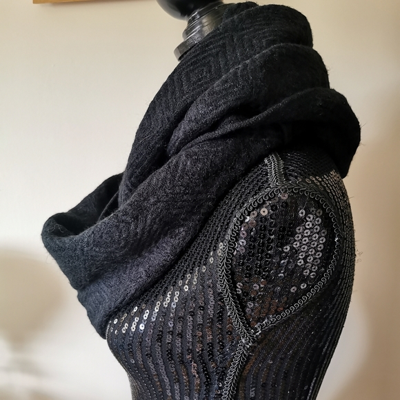 Modena Black Infinity Scarf - Picture 2 of 9